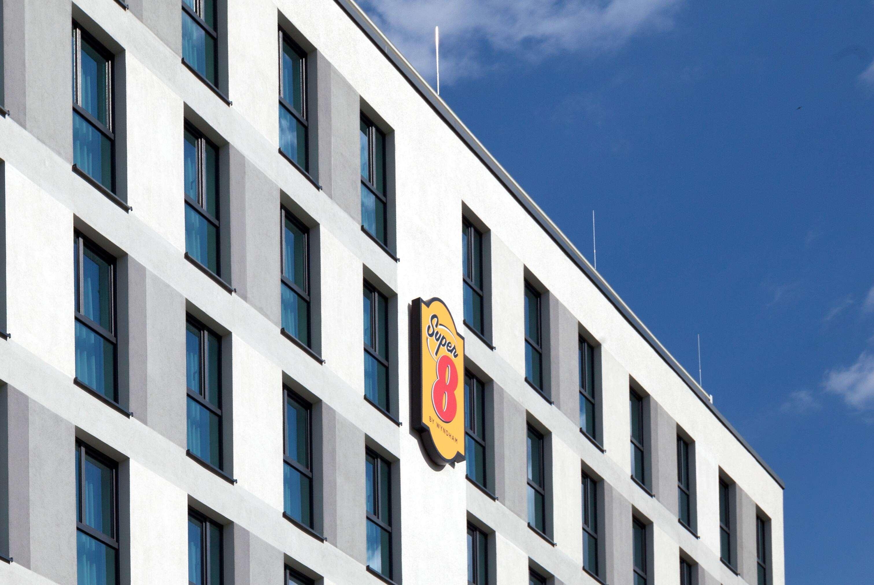 Super 8 By Wyndham Oberhausen Am Centro Hotel Exterior photo